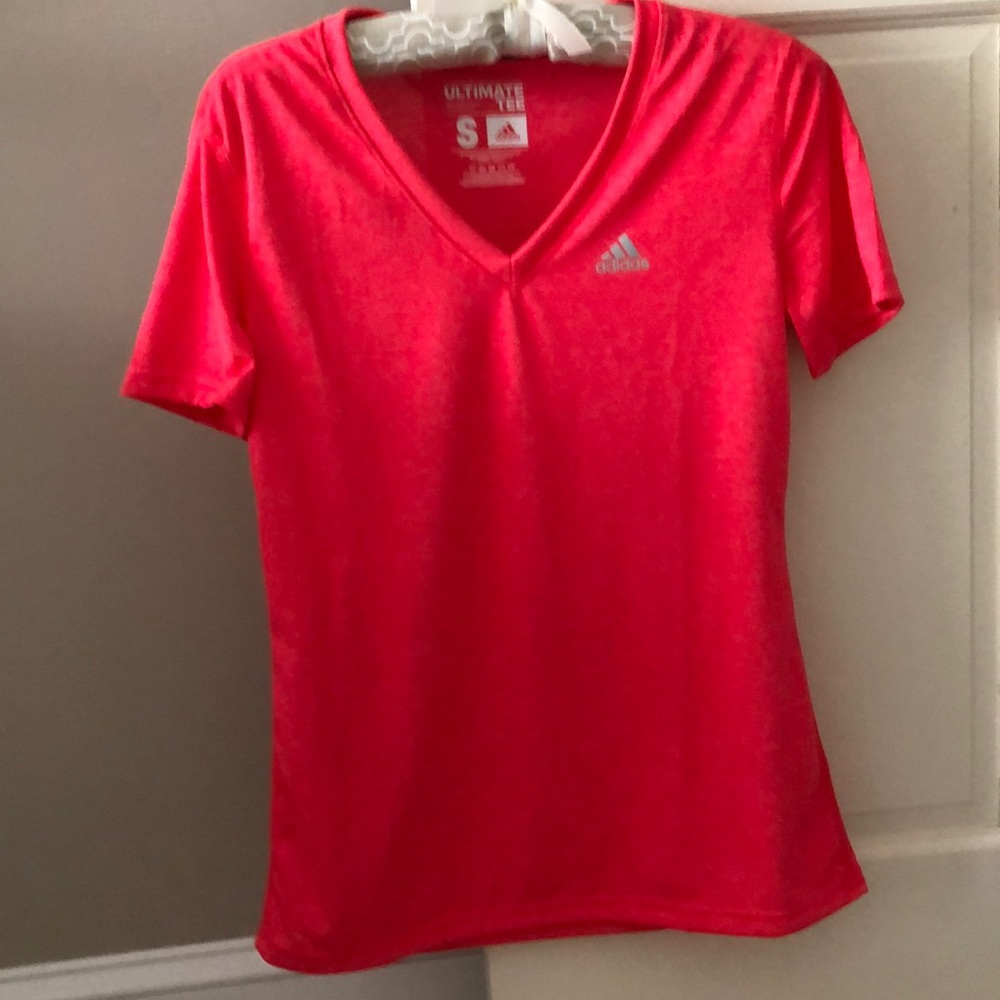 Athletic tee shirt